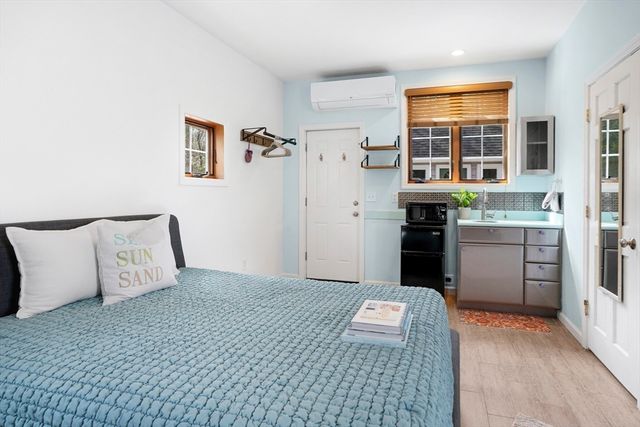 26 Sea Glen Road, Oak Bluffs, MA 02557