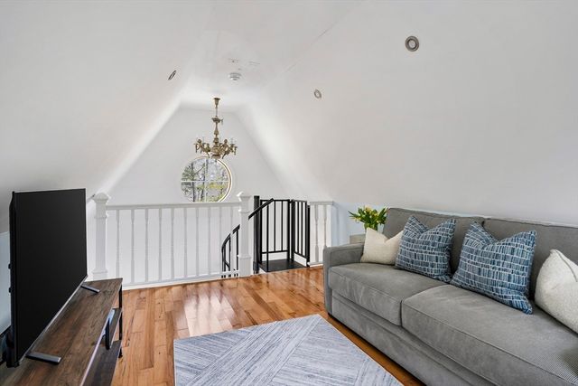 26 Sea Glen Road, Oak Bluffs, MA 02557