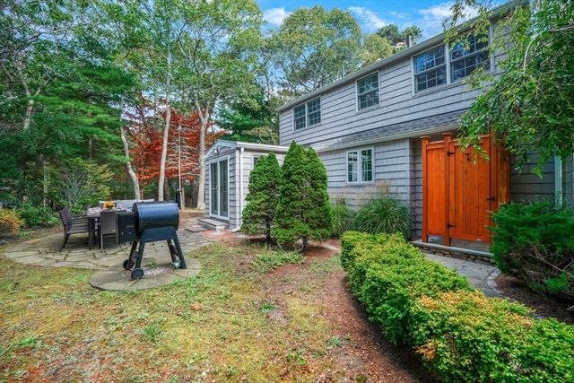 26 Sea Glen Road, Oak Bluffs, MA 02557