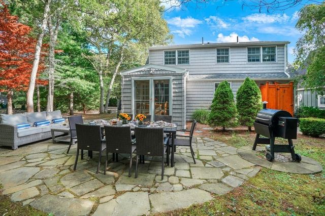 26 Sea Glen Road, Oak Bluffs, MA 02557