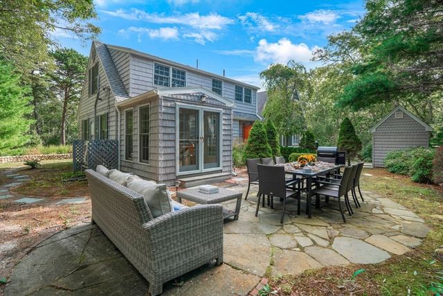 26 Sea Glen Road, Oak Bluffs, MA 02557