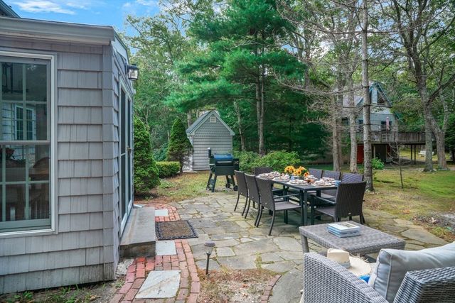 26 Sea Glen Road, Oak Bluffs, MA 02557