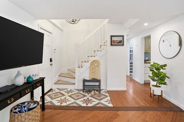 26 Sea Glen Road, Oak Bluffs, MA 02557