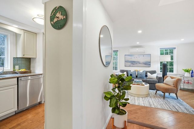 26 Sea Glen Road, Oak Bluffs, MA 02557