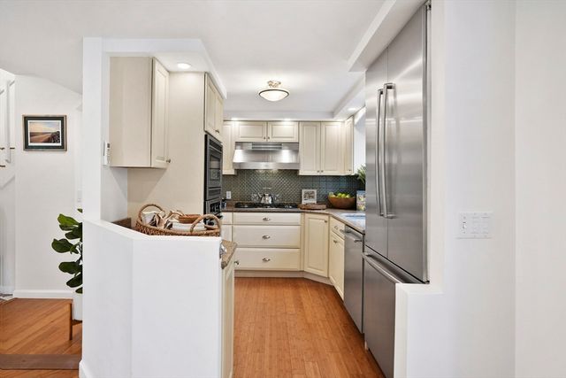 26 Sea Glen Road, Oak Bluffs, MA 02557