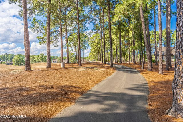 117 W Chelsea Court, Southern Pines, NC 28387