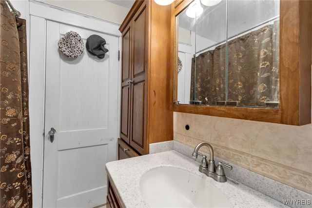 2261 Grand Ave Avenue, Niagara Falls, NY 14301