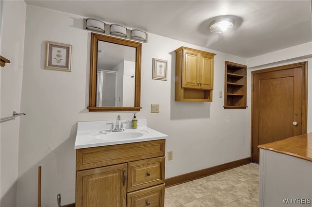 2261 Grand Ave Avenue, Niagara Falls, NY 14301