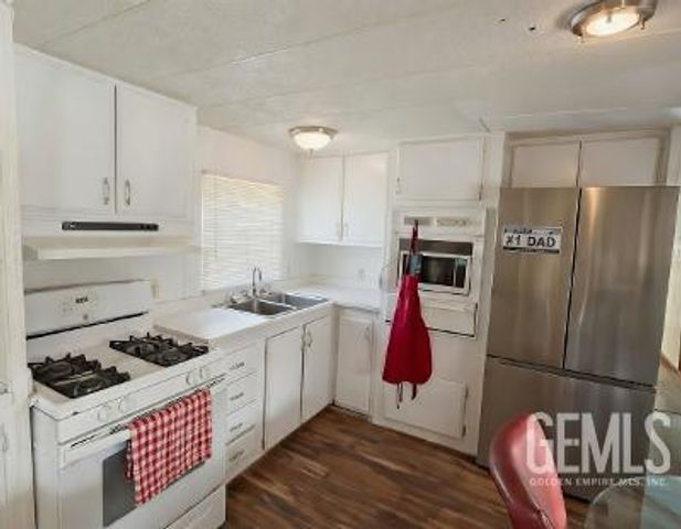 4401 Hughes ln 200, Bakersfield, CA 93304