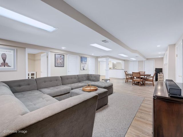 6457 Rodgers Drive, Willowbrook, IL 60527