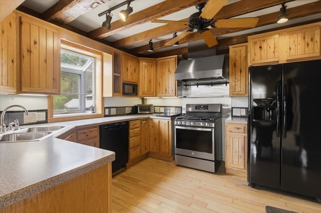 2154 US Route 7, Pownal, VT 05261