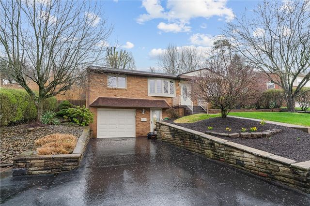 431 Torwood Ln, Pleasant Hills, PA 15236