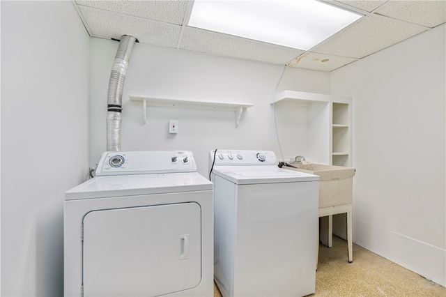 431 Torwood Ln, Pleasant Hills, PA 15236