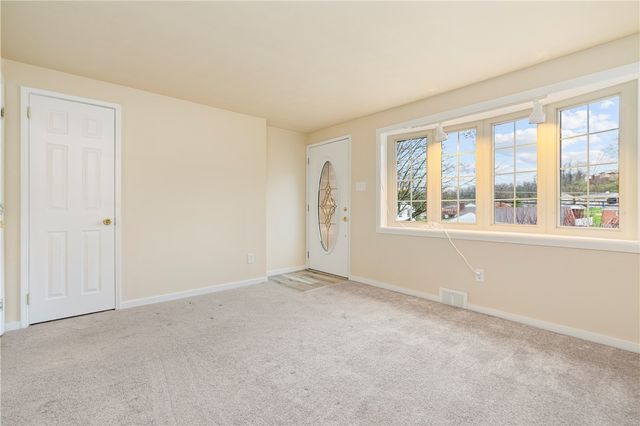 431 Torwood Ln, Pleasant Hills, PA 15236