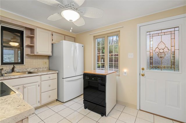 431 Torwood Ln, Pleasant Hills, PA 15236