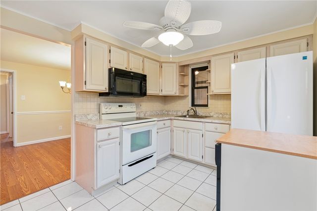 431 Torwood Ln, Pleasant Hills, PA 15236