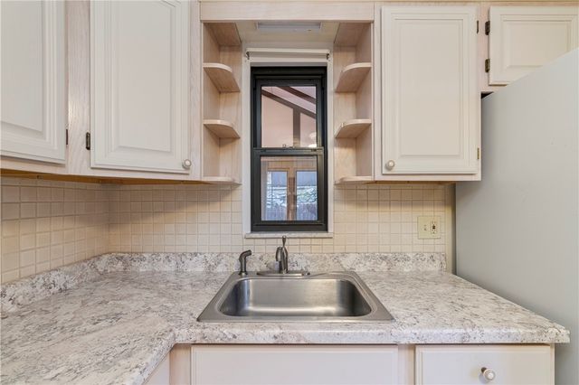 431 Torwood Ln, Pleasant Hills, PA 15236