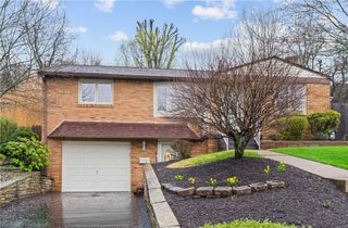 431 Torwood Ln, Pleasant Hills, PA 15236