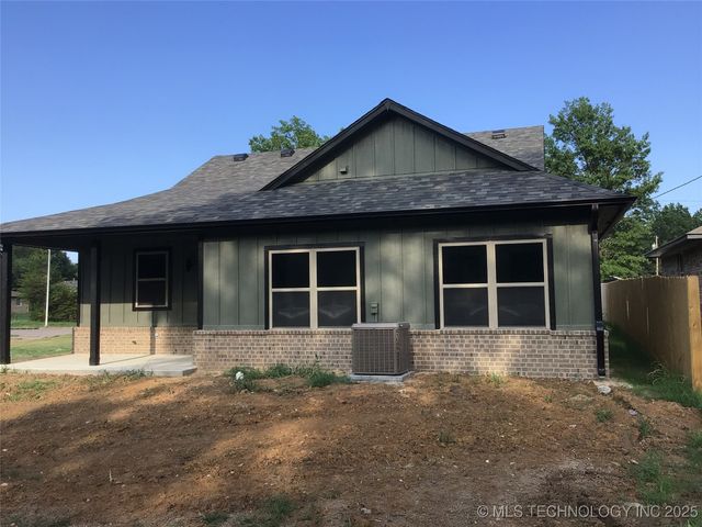 106 S Elliott Street, Pryor, OK 74361