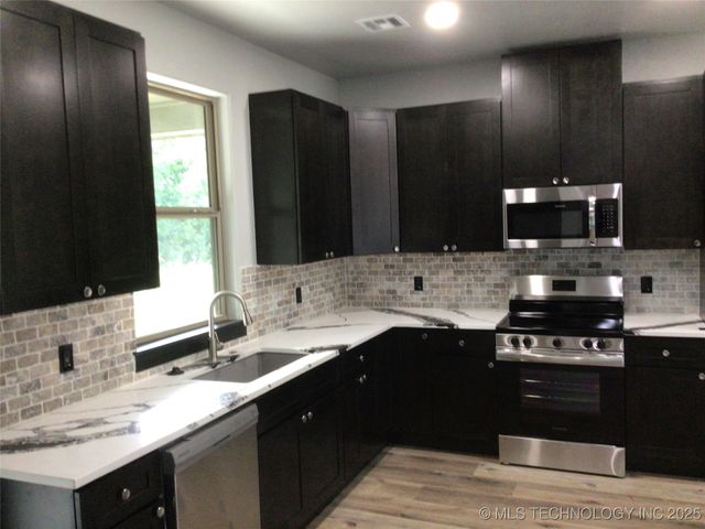 106 S Elliott Street, Pryor, OK 74361