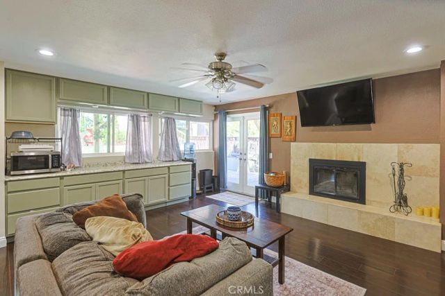 1932 Kellogg, Corona, CA 92879