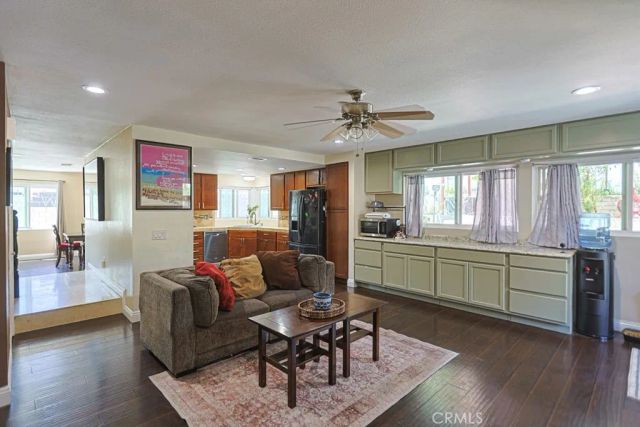 1932 Kellogg, Corona, CA 92879