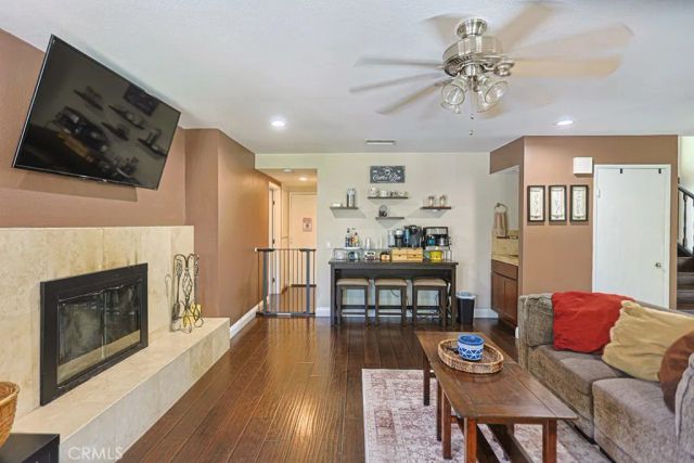 1932 Kellogg, Corona, CA 92879