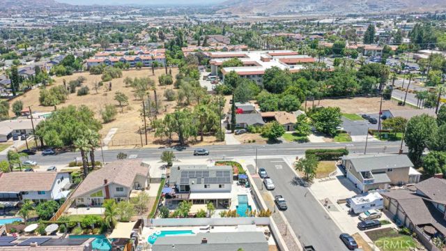 1932 Kellogg, Corona, CA 92879