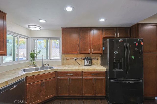 1932 Kellogg, Corona, CA 92879
