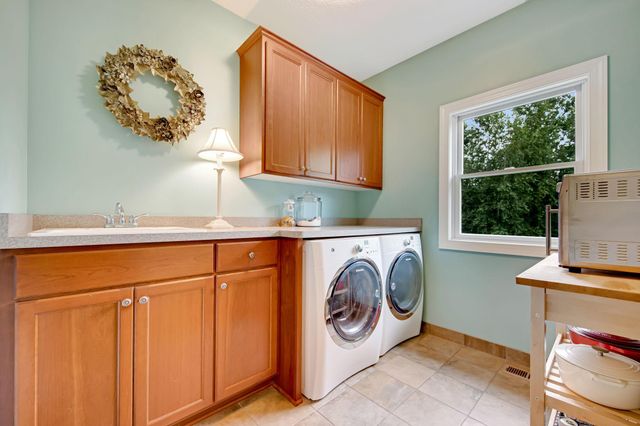 11635 Aileron Court, Inver Grove Heights, MN 55077