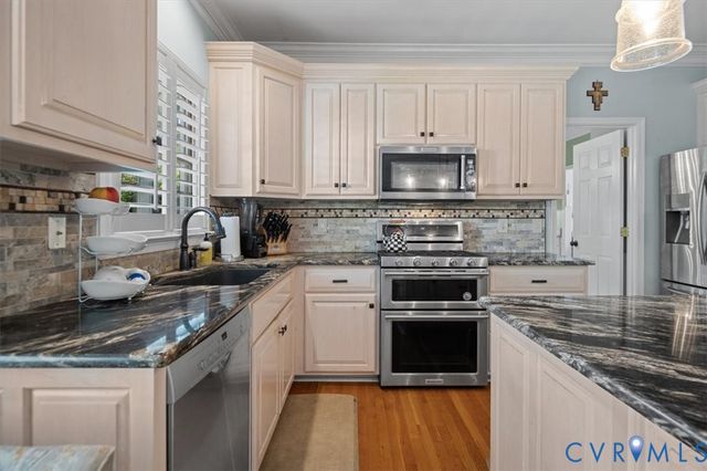6009 Chestnut Hill Dr, Glen Allen, VA 23059