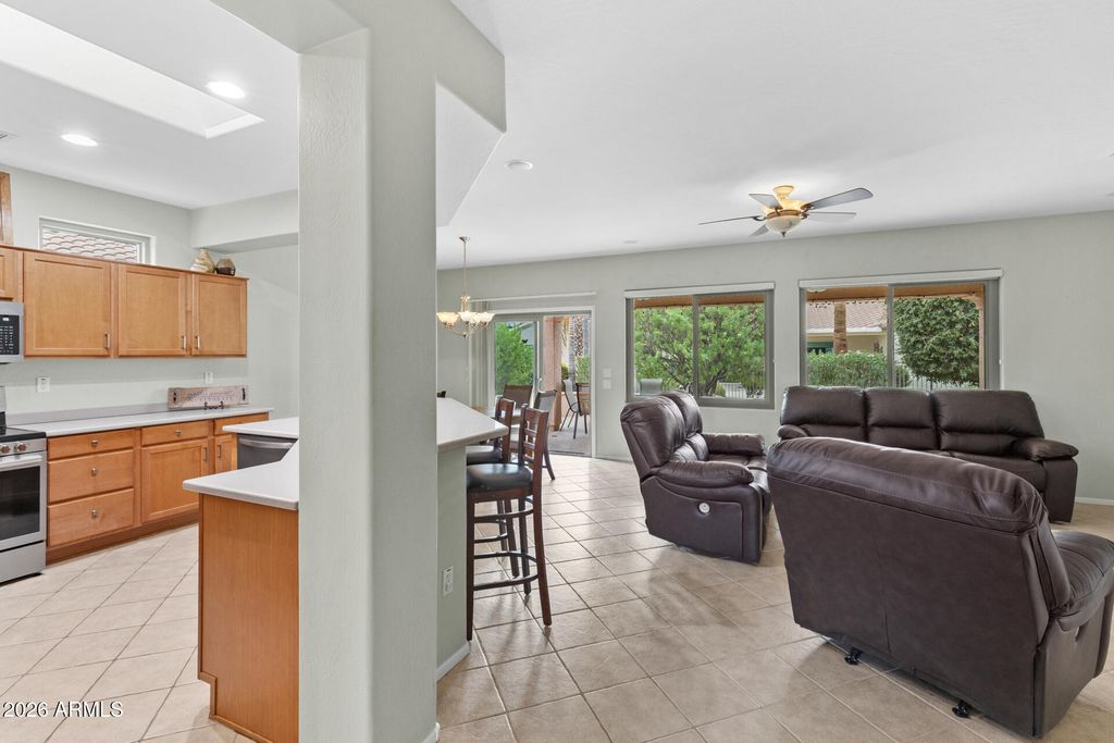 15243 W SPRINGLEAF Way, Surprise, AZ 85374 — photo 3