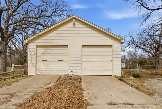 17917 E 589 Road, Inola, OK 74036