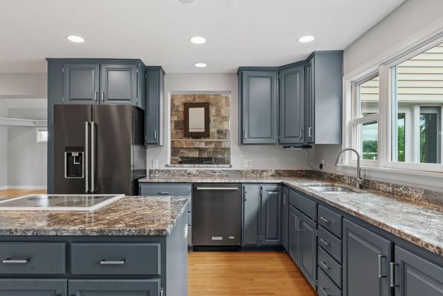 223 E River Parkway, Champlin, MN 55316