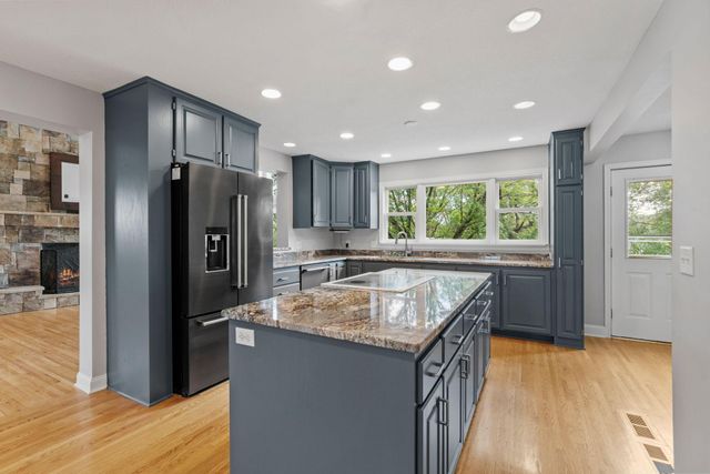 223 E River Parkway, Champlin, MN 55316