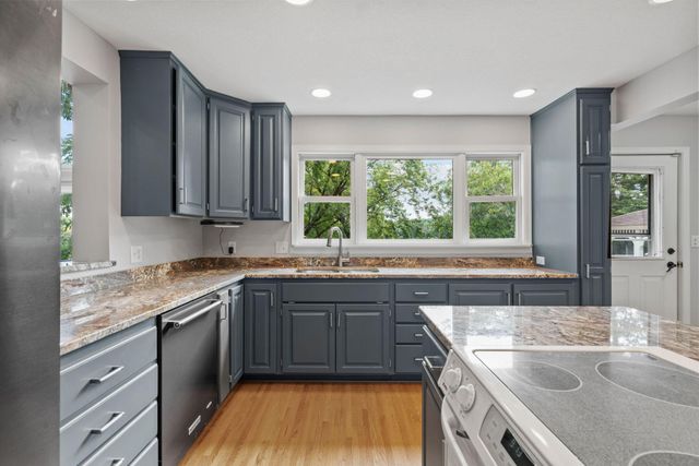 223 E River Parkway, Champlin, MN 55316