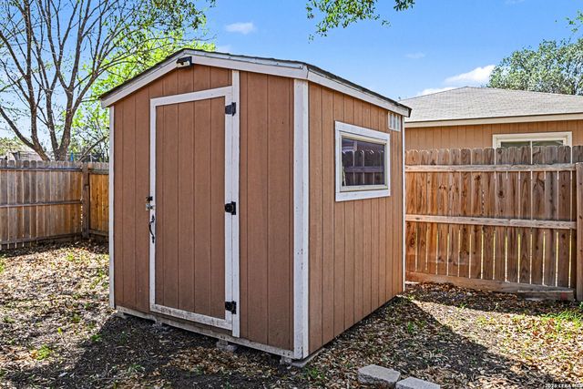 6858 Cape Meadow, Converse, TX 78109