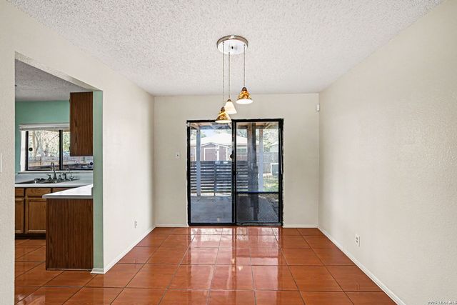 6858 Cape Meadow, Converse, TX 78109