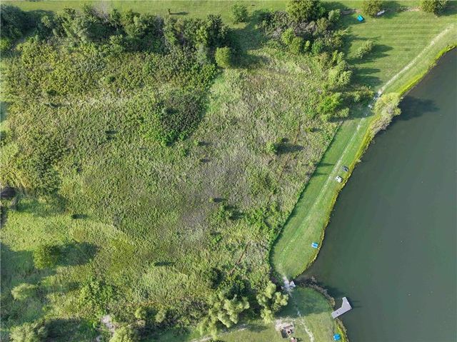 22999 W Sycamore Street, Tonganoxie, KS 66086