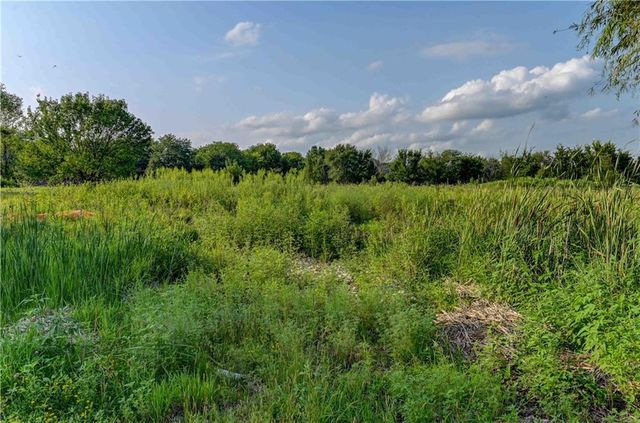 22999 W Sycamore Street, Tonganoxie, KS 66086
