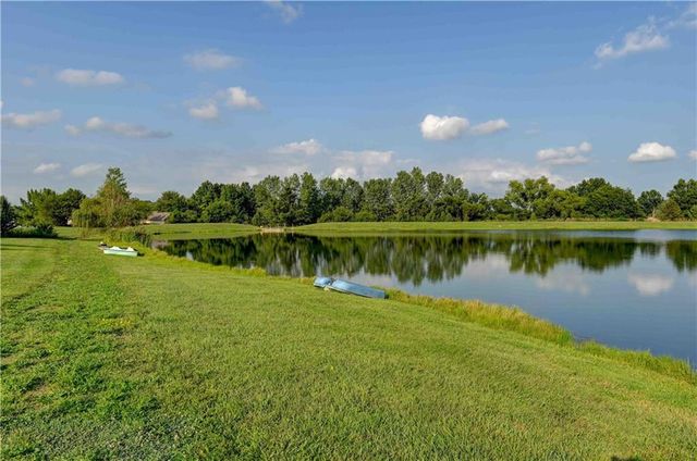 22999 W Sycamore Street, Tonganoxie, KS 66086