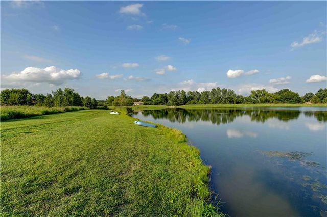 22999 W Sycamore Street, Tonganoxie, KS 66086