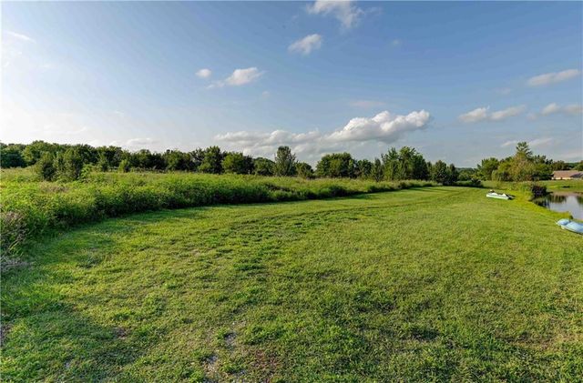 22999 W Sycamore Street, Tonganoxie, KS 66086