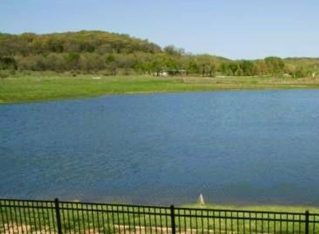 22999 W Sycamore Street, Tonganoxie, KS 66086