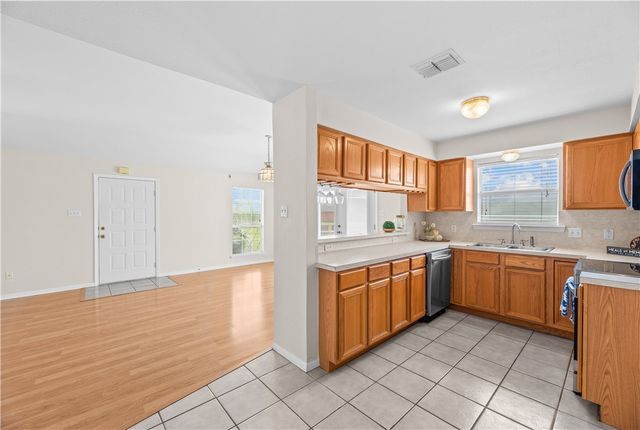 2304 Barcelona Dr, Ingleside, TX 78362