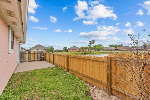 2304 Barcelona Dr, Ingleside, TX 78362