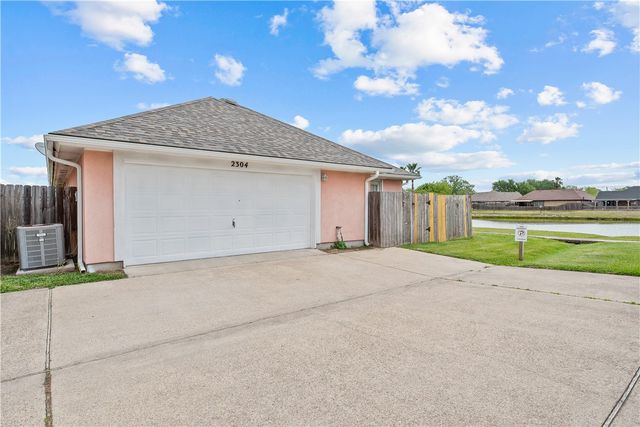 2304 Barcelona Dr, Ingleside, TX 78362
