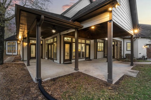 12061 Oak Forest Lane, Conroe, TX 77385