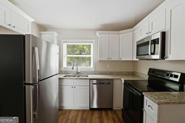 836 Amber Place NW, Atlanta, GA 30331