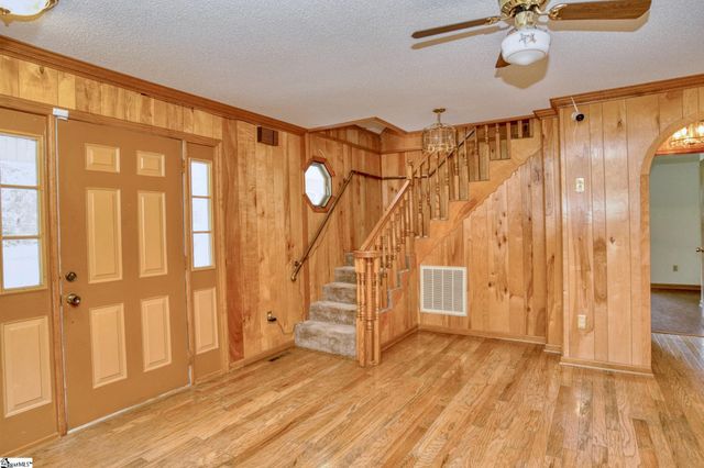 206 Bull Hill Road, Gray Court, SC 29645